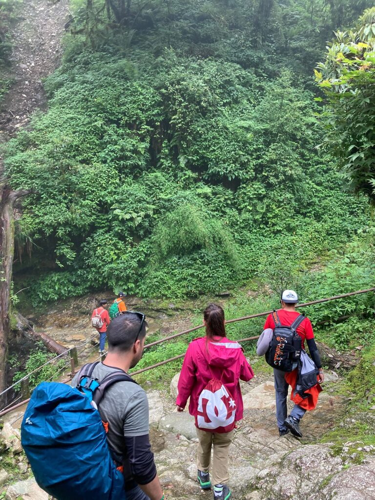 Daniel and the friends from Spain is trekking in Ghorepani Poonhill